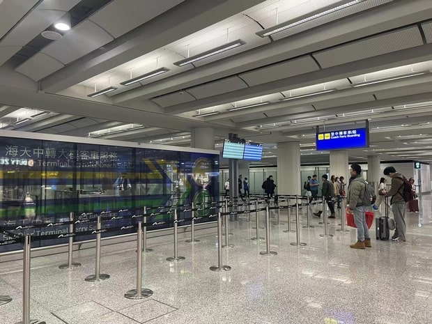 从香港机场前往转机停车埸