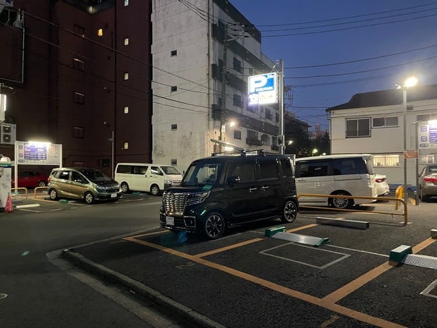 御宿野乃浅草别邸停车场