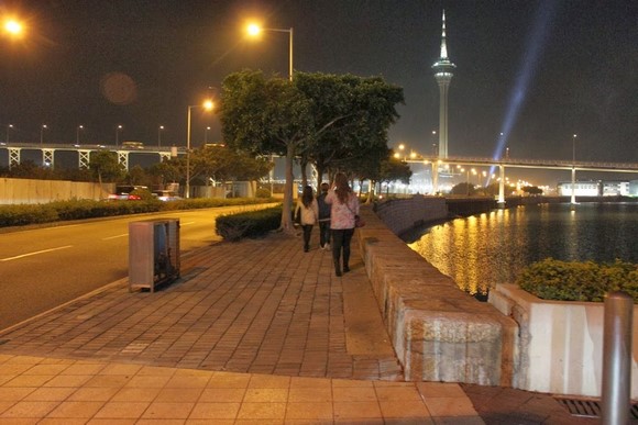 Walking from Zona Nova de Aterros do Porto Exterior to Macau Firecracker and Firework Zone