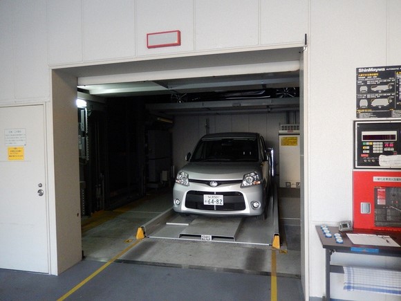 Holiday Inn Osaka Namba Parking_Pic03