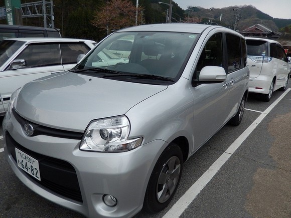 Toyota Sienta_01