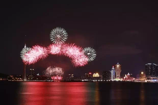 從氹仔岸邊看澳門烟花
