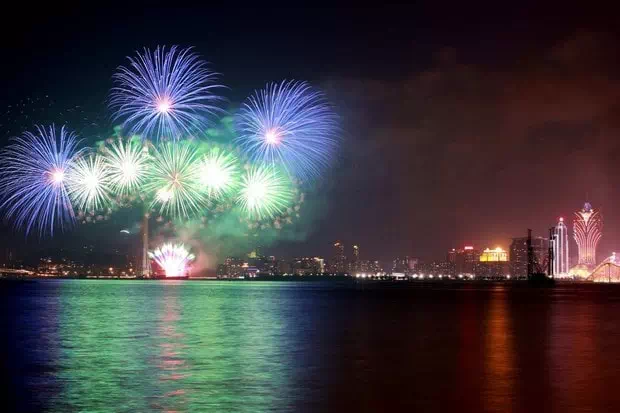 從氹仔岸邊看澳門煙花