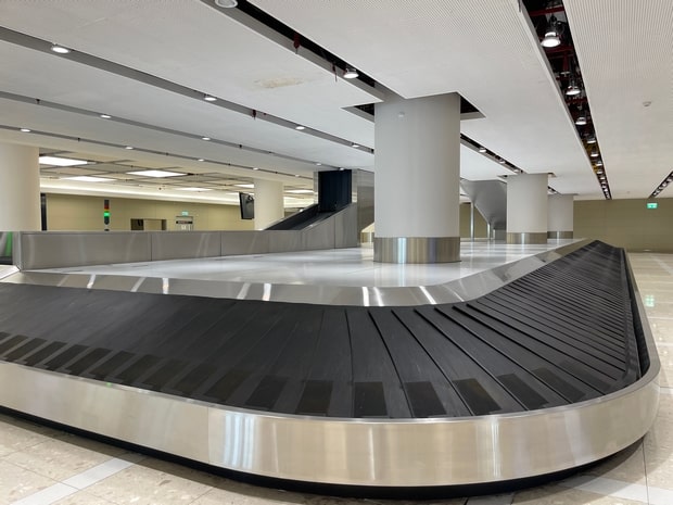 從香港機場前往轉機停車埸