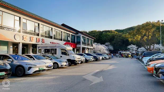 櫻花山莊正門停車場