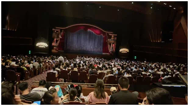 上海迪士尼樂園演出_米奇妙游童話書